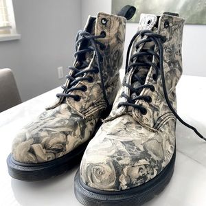 Dr. Martens Beckett Black Grey Skull and roses canvas men 8 / women 9